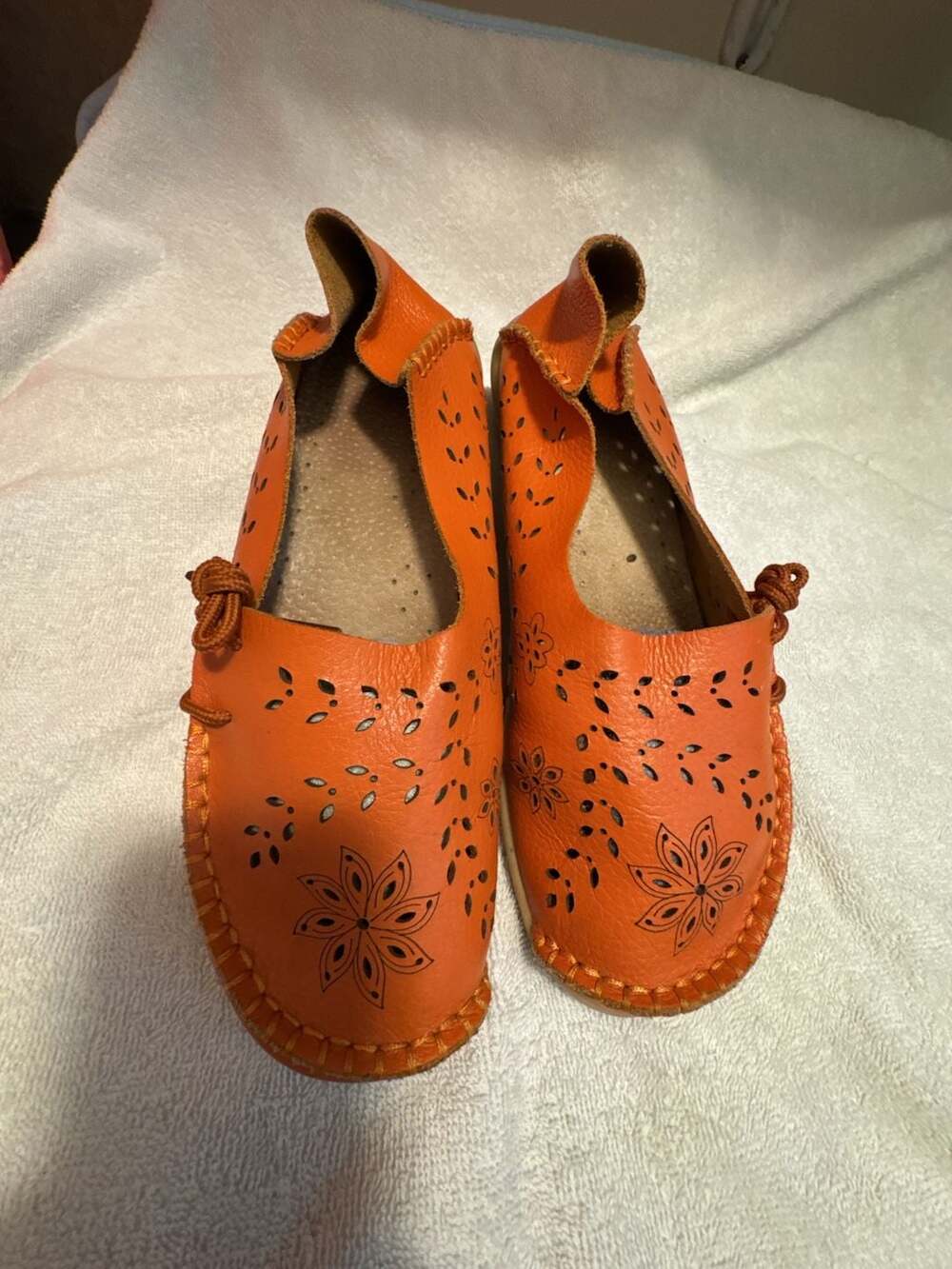 Possible Socofy Brand Orange Leather Cut-Out Floral Slip-On Loafers